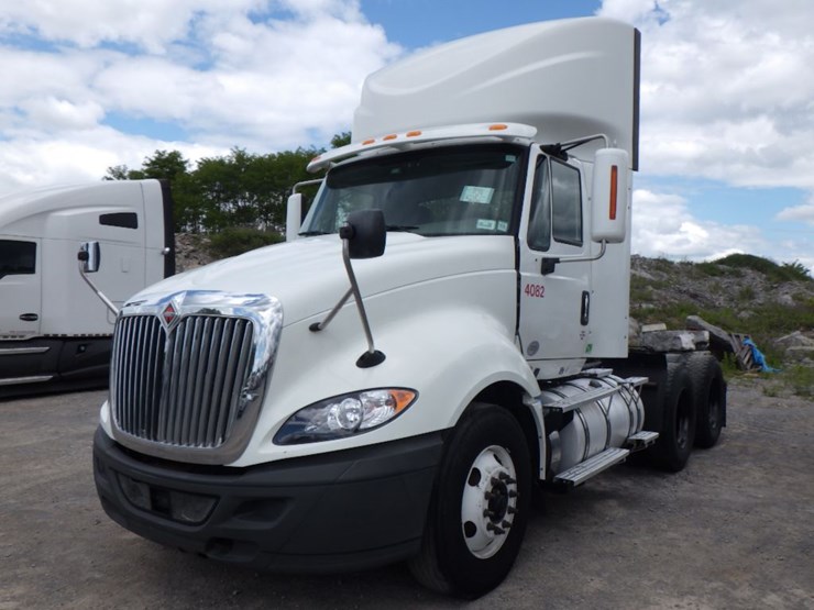 2016-international-prostar-image-1