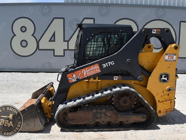 2019-deere-317g-image-4