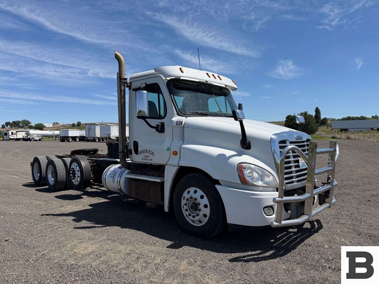 2016-freightliner-cascadia-125-image-6