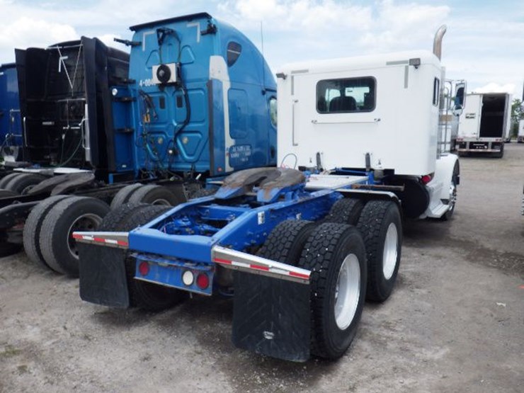2013-peterbilt-367-image-8
