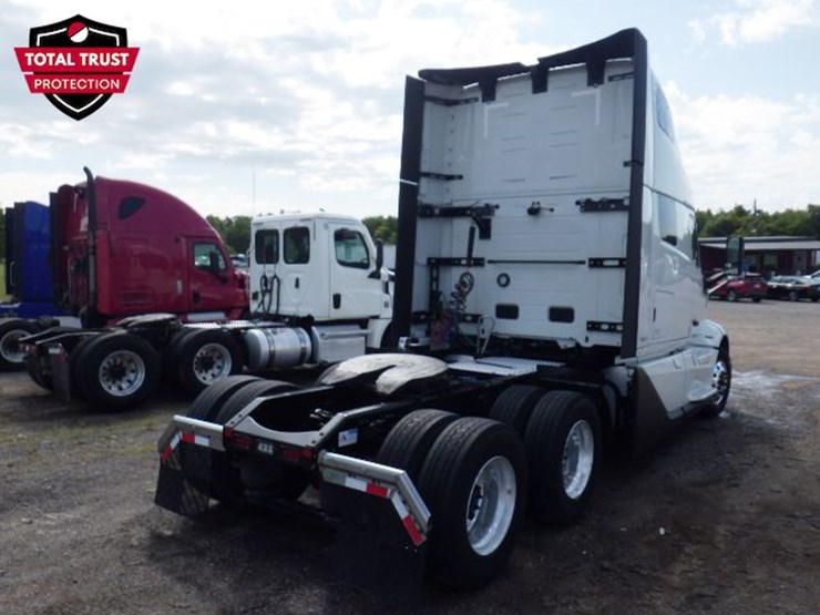 2025-volvo-vnl860-image-11