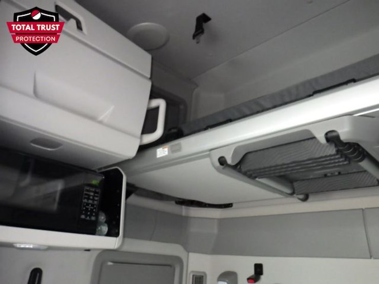2025-volvo-vnl860-image-22