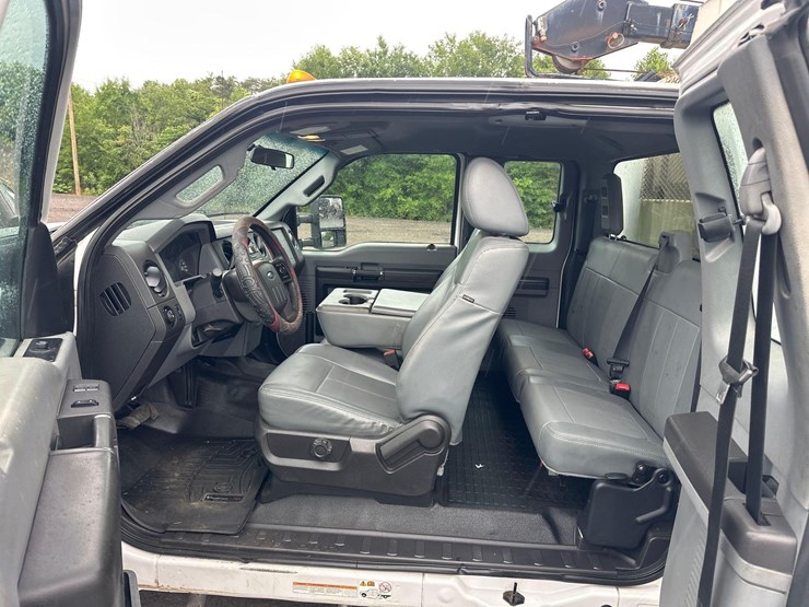 2016-ford-f550-xl-image-28