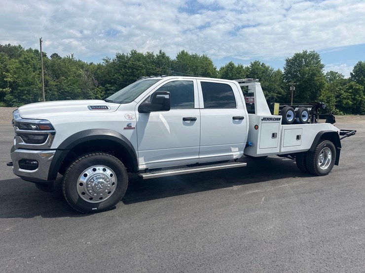 2026-dodge-ram-5500-image-1