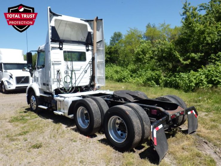 2021-volvo-vnr300-image-12