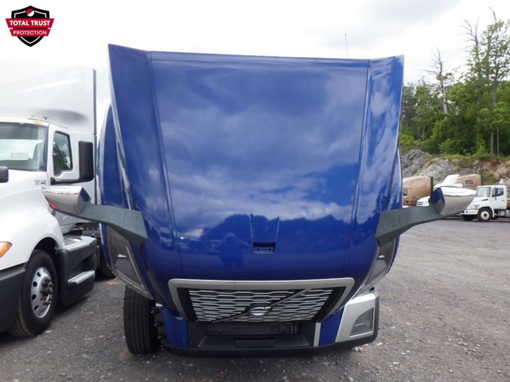 2022-volvo-vnl860-image-28