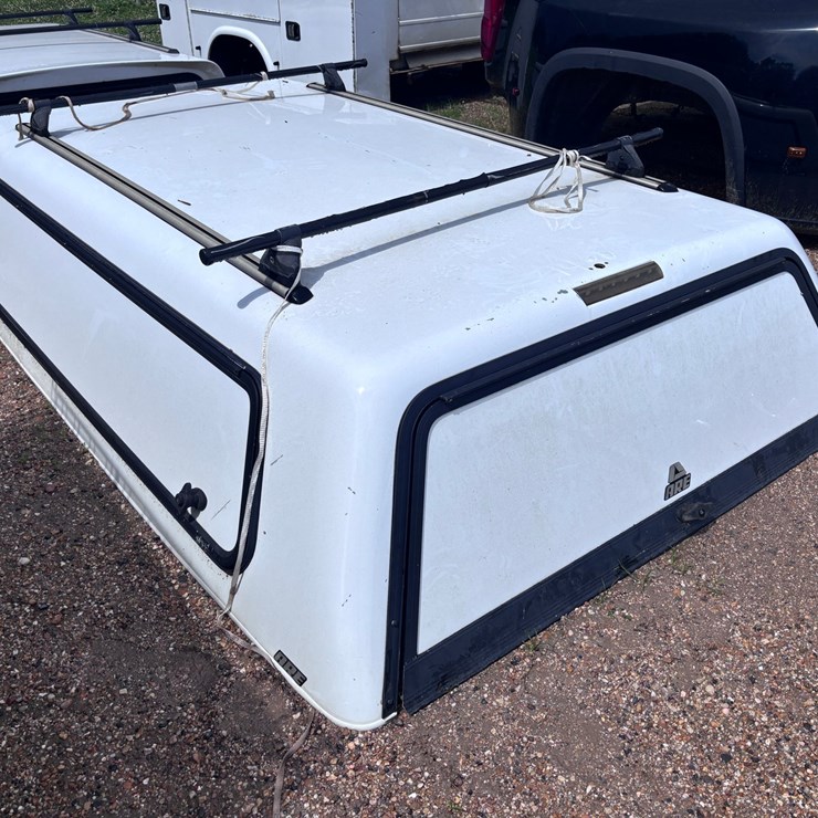 #31460 • CAMPER SHELL FOR A PICKUP TRUCK