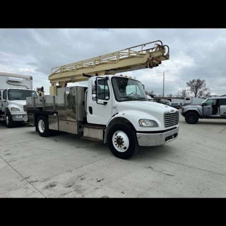 2015 FREIGHTLINER M2 106