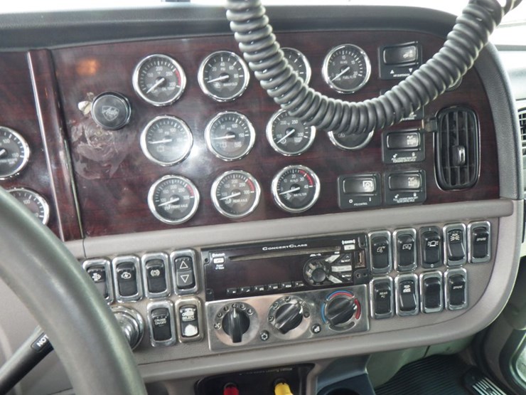 2018-peterbilt-389-image-23