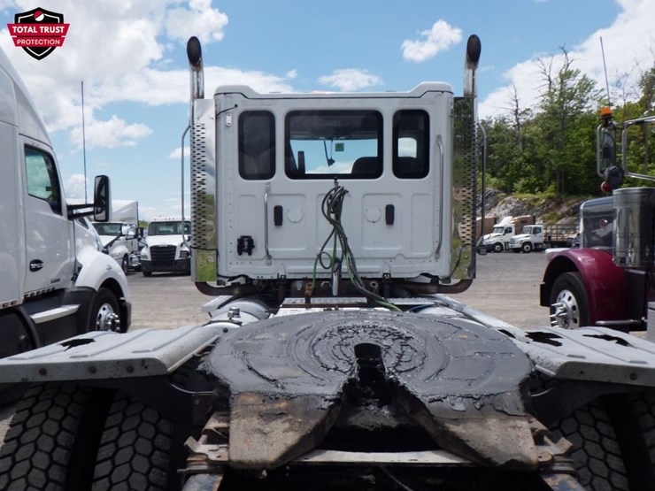 2022-western-star-49x-image-11