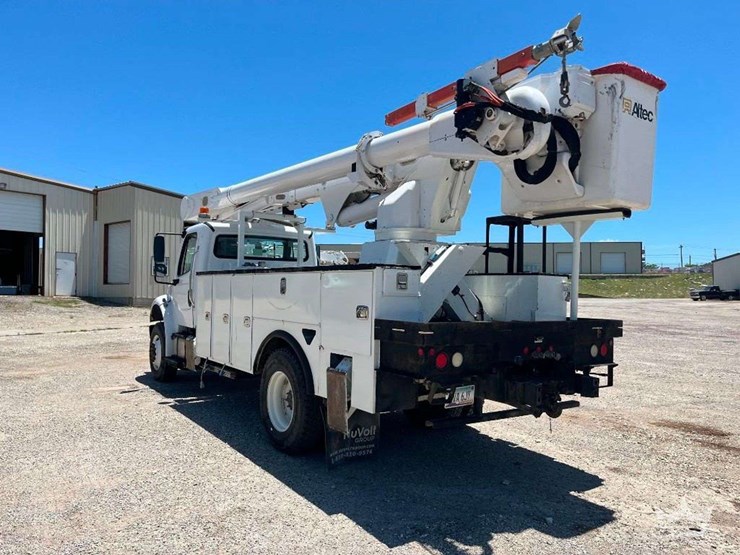 2016-freightliner-m2-106-image-8