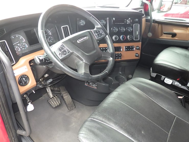 2022-freightliner-cascadia-126-image-19