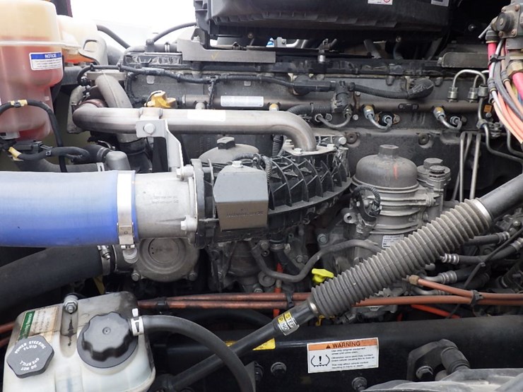2021-freightliner-cascadia-126-image-26