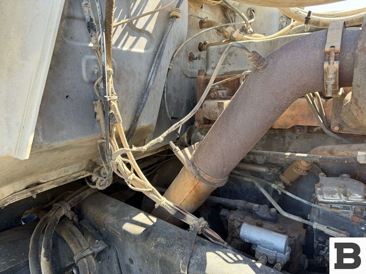 1990-mack-rd688s-image-55