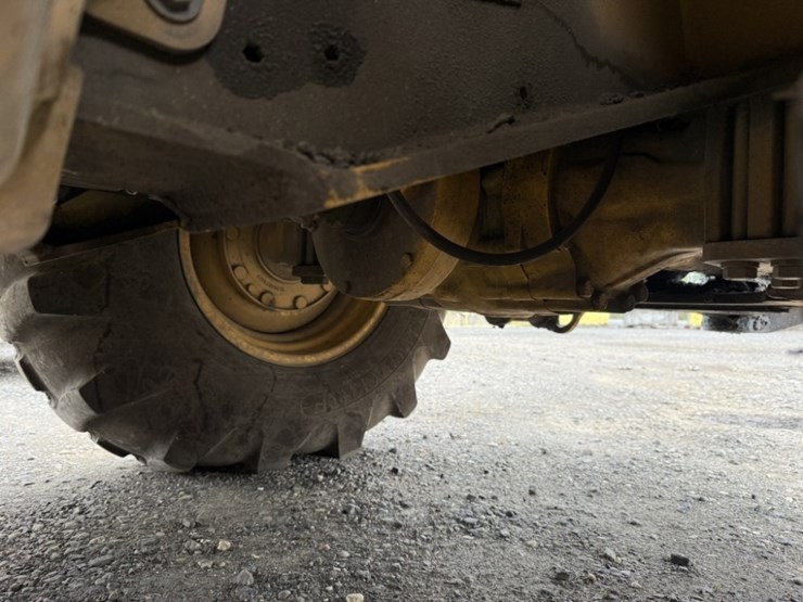 2014-deere-410k-image-37