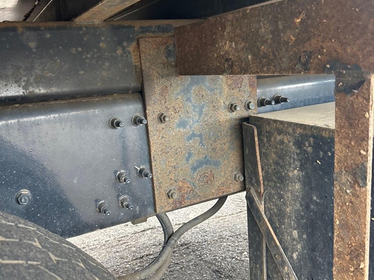2016-mack-granite-gu713-image-50
