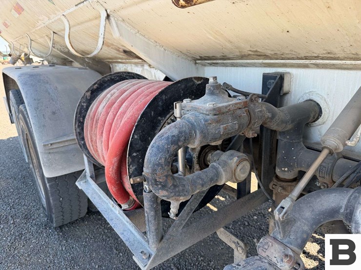 1990-mack-rd688s-image-40
