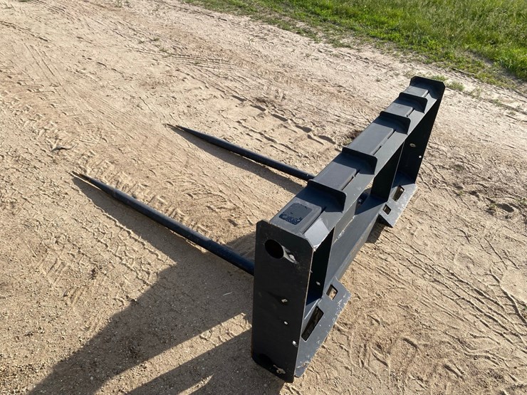 new---skidsteer-2-prong-big-bale-forks-image-3