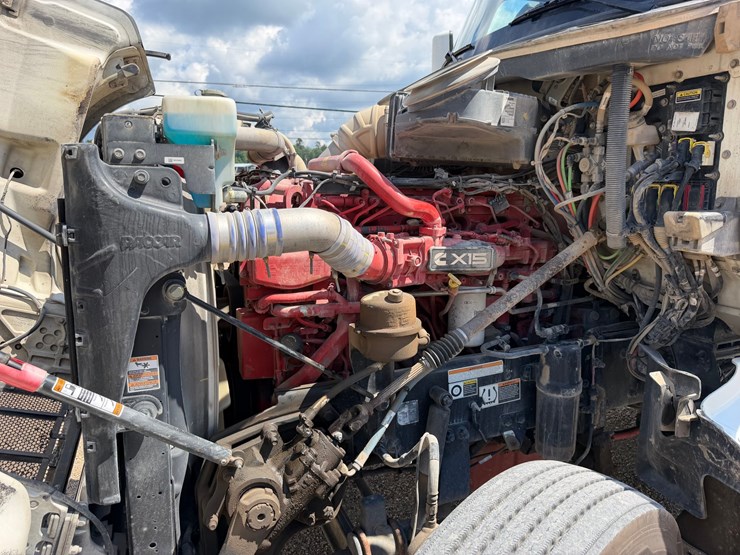 2021-peterbilt-567-image-8