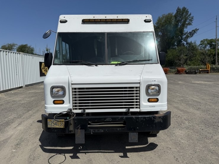 2010-freightliner-mt55-image-8