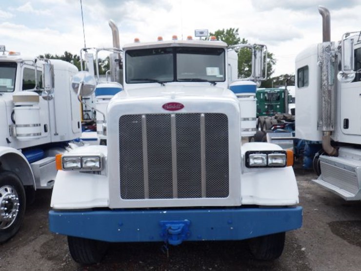 2012-peterbilt-367-image-3