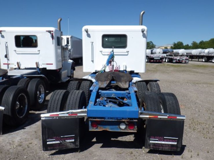 2012-peterbilt-367-image-10