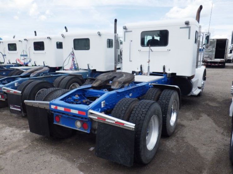 2012-peterbilt-367-image-9