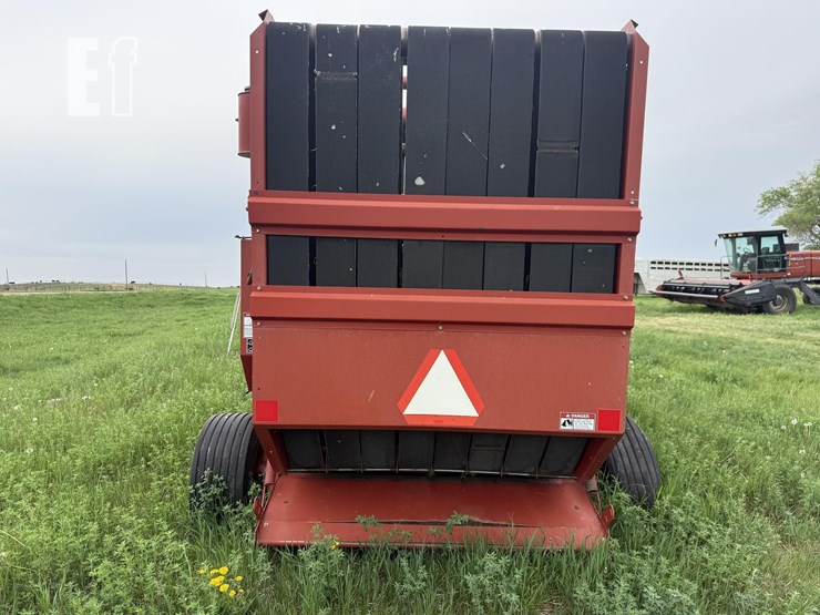 new-holland-660-image-11