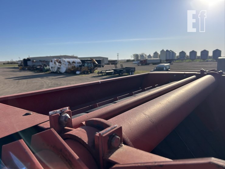 new-holland-660-image-41