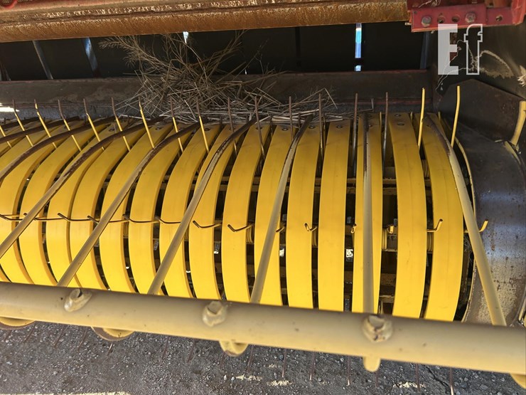 new-holland-660-image-10