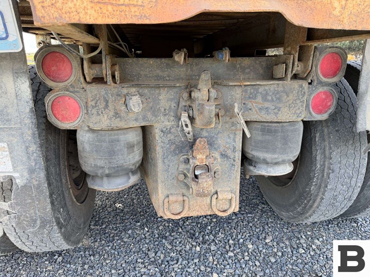 1990-peterbilt-377-image-22