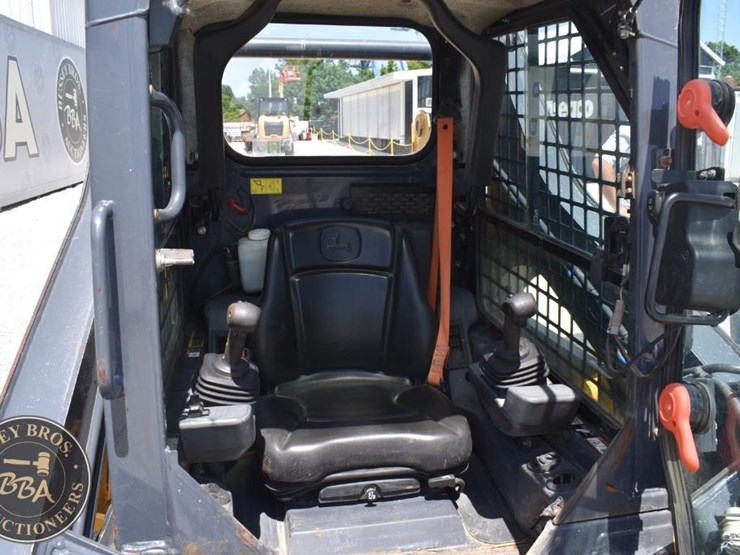 2019-deere-317g-image-34