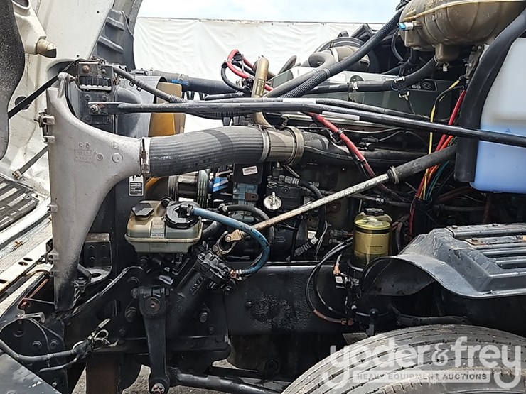 2007-freightliner-columbia-120-image-16