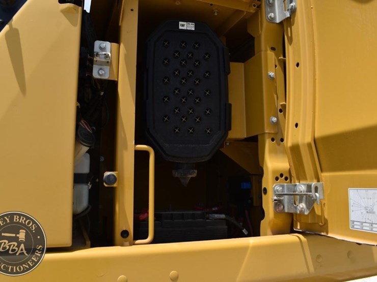 2019-caterpillar-336-image-48