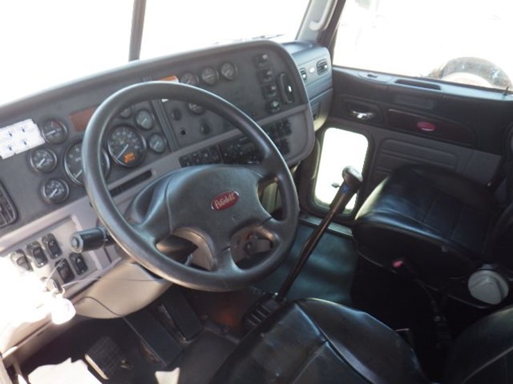 2013-peterbilt-367-image-15