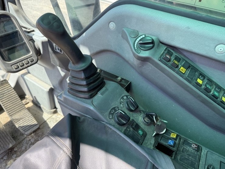 2004-volvo-ew180b-image-35