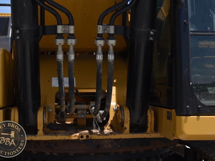 2019-caterpillar-336-image-21
