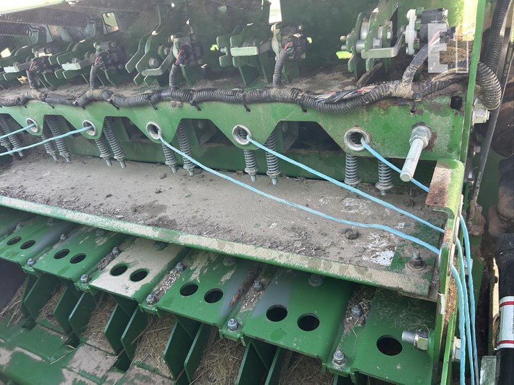 2016-john-deere-l340-image-24