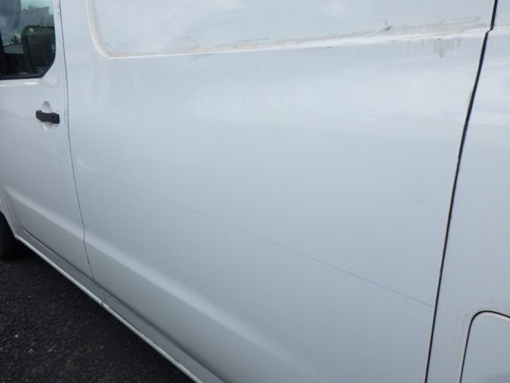 2013-nissan-nv2500-image-18