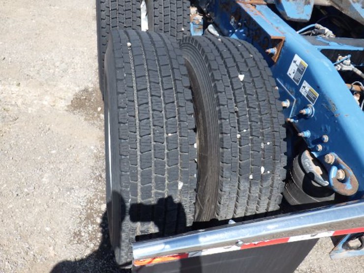 2012-peterbilt-367-image-15