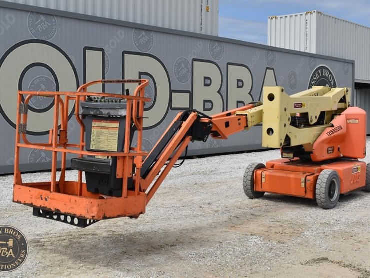 2012-jlg-e400ajpn-image-1