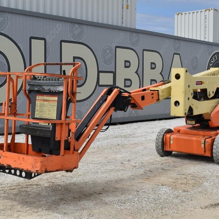 2012 JLG E400AJPN