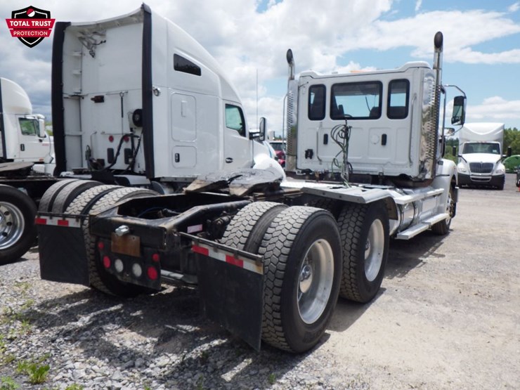 2022-western-star-49x-image-8