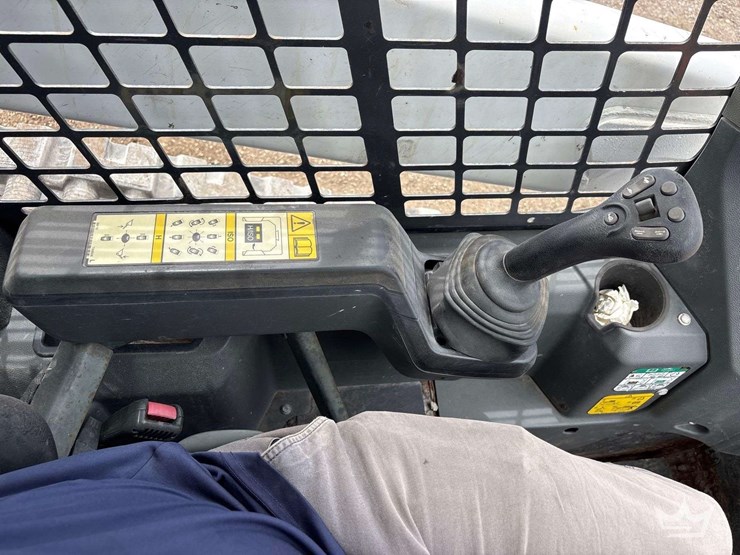2021-bobcat-t64-image-25