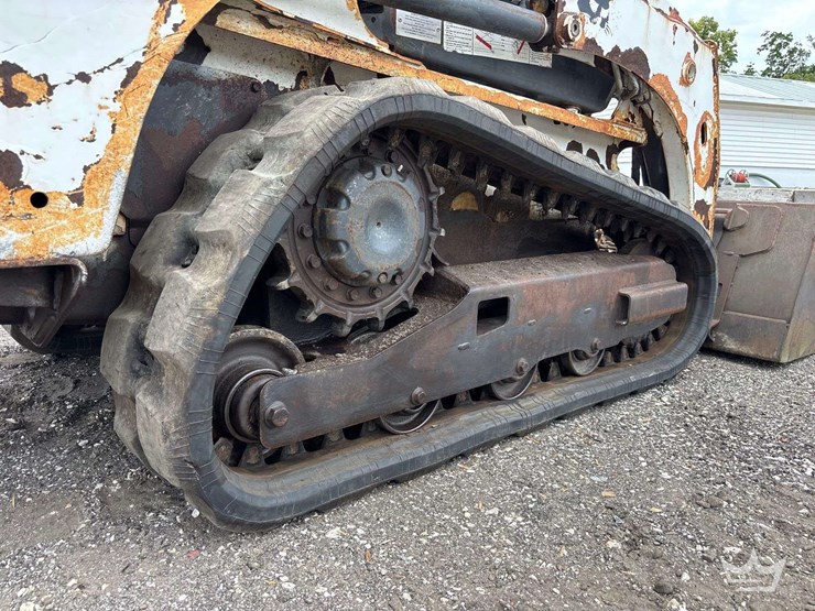 compact-track-loader-skid-steer-image-33