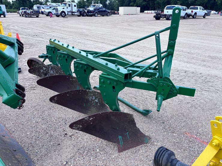 #1009-•-4-bottom-turning-plow-image-4