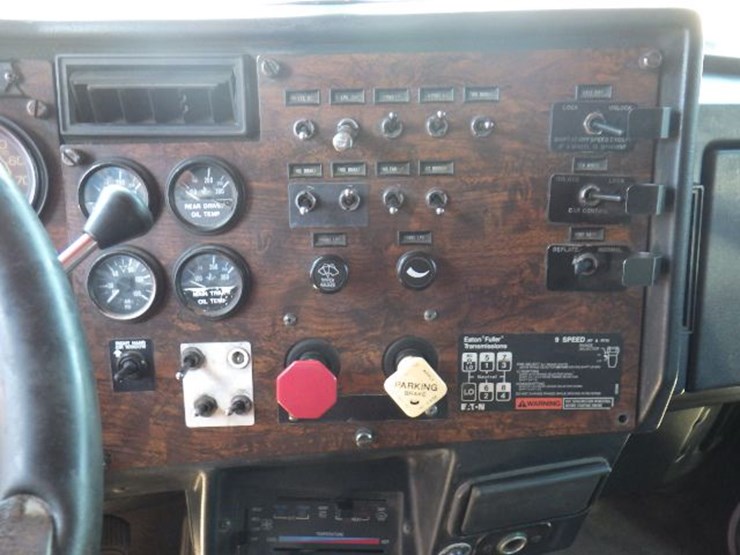 1993-peterbilt-377-image-20