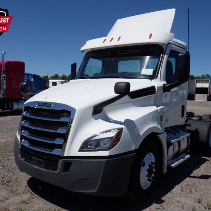 2020 FREIGHTLINER CASCADIA 126