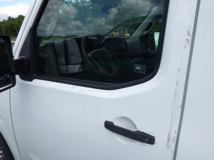 2013-nissan-nv2500-image-19