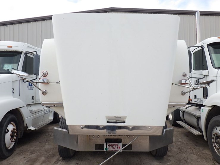 1999-freightliner-fld120-image-25